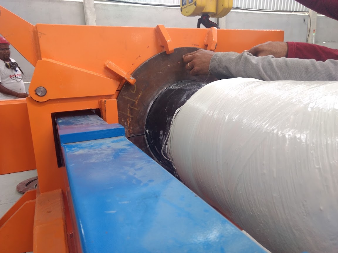 AUMEK mandrel extractor removing a composite part